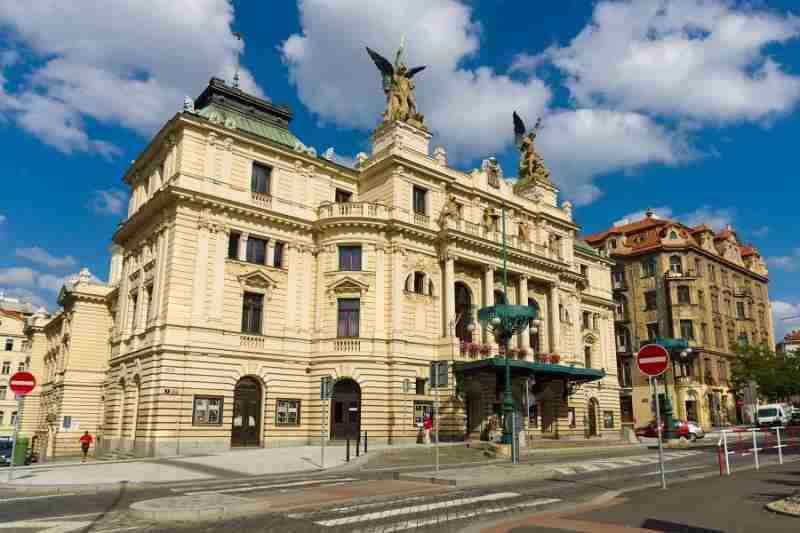 Vinohradské divadlo - blízko hotelu Anna Praha